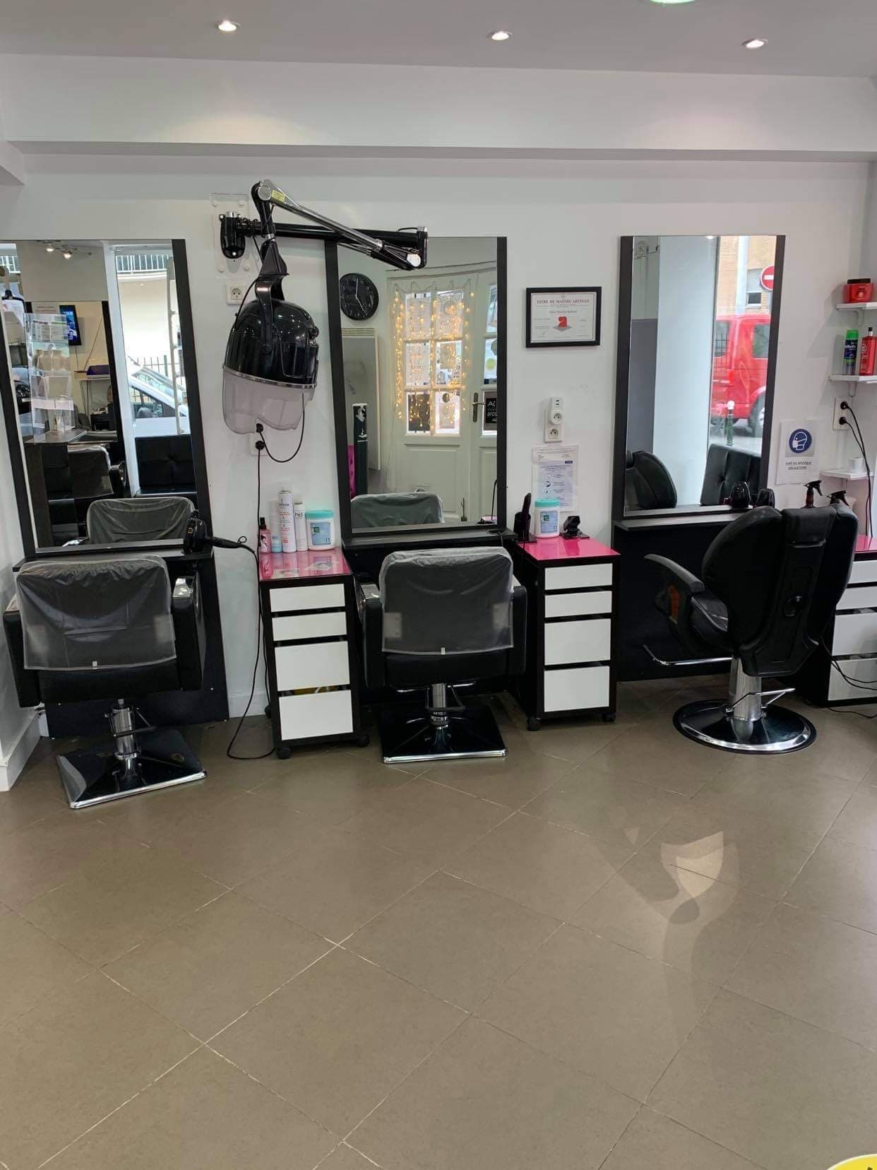 Postes de coiffure du salon